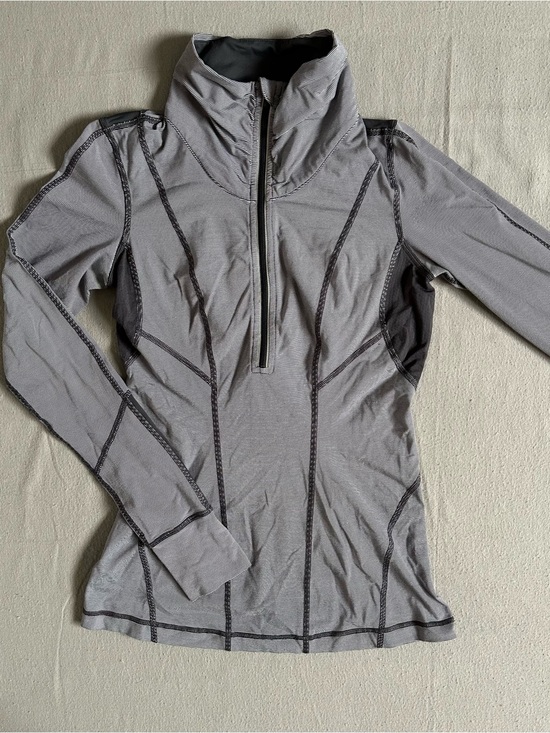 lululemon athletica Tops - Lululemon Define Jacket Gray Striped Half Zip Thumbhole Yoga Running Athletic 6